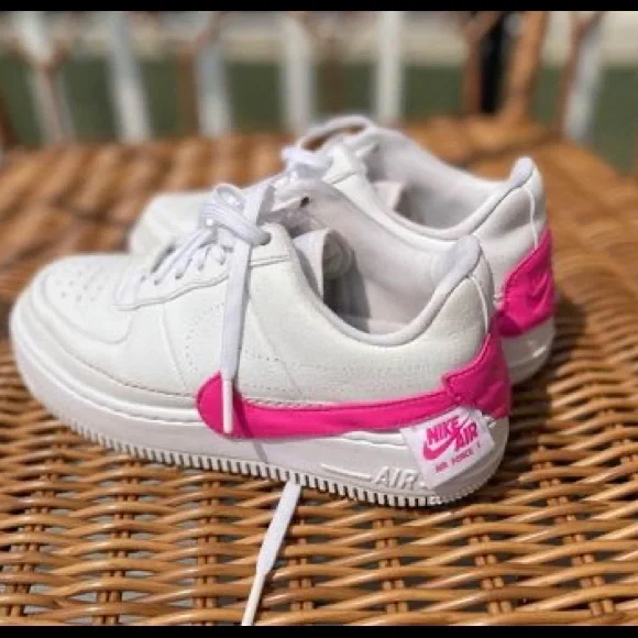 NIKE
AIR FORCE 1
Fashion Sneakers
Shoes
Size 7 - Picture 6 of 9